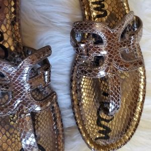 🐍 Sam Edelman gold metallic snake skin print thong sandals